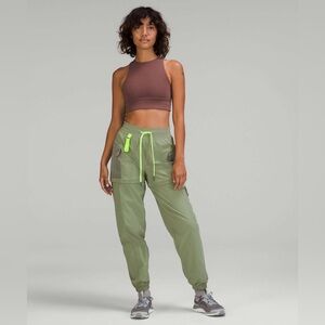 LULULEMON | Women’s Convertible High-Rise
Hiking Jogger Laurel Green/Dewy - Sz 0